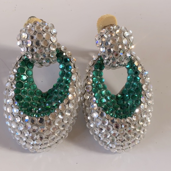 VINTAGE DESIGNER BELLINI GREEN AND CLEAR SWAROFSKI CRYSTAL LARGE DROP EARRING - Picture 3 of 7